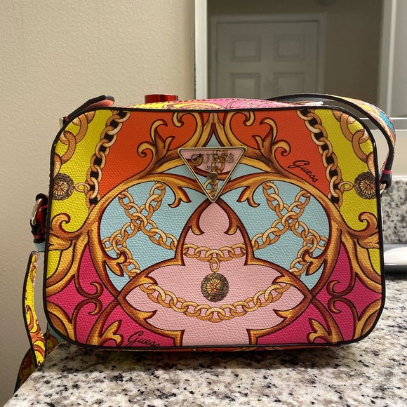 Guess Handbags - Vintage Guess Crossbody 👛